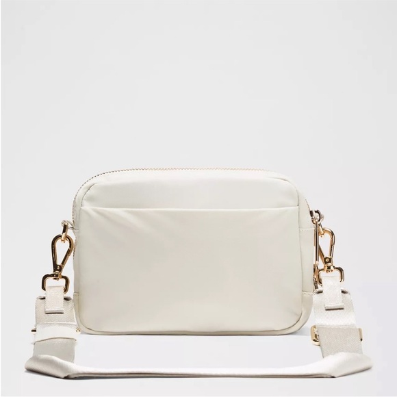Lululemon Everywhere Crossbody Bag 2L Metal Hardware- Light Ivory/Gold - Picture 5 of 7